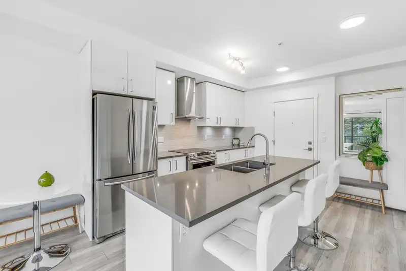 403 13978 FRASER HIGHWAY - photo 2 of 38