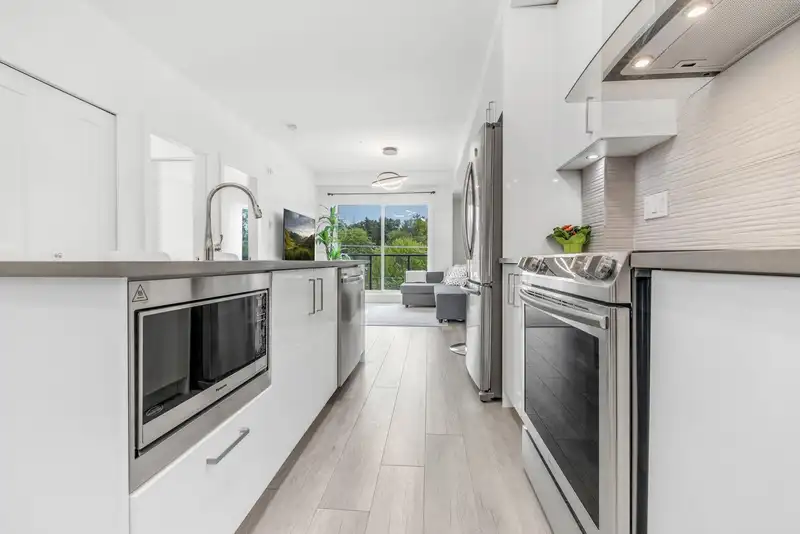 403 13978 FRASER HIGHWAY - photo 3 of 38