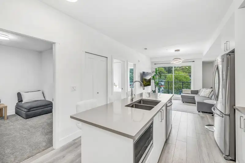 403 13978 FRASER HIGHWAY - photo 4 of 38