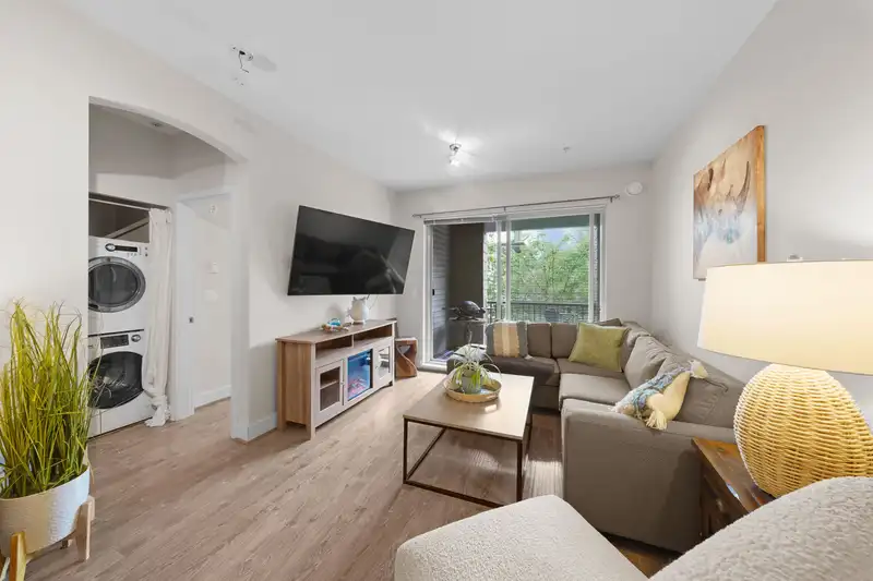 202 6688 120 STREET - photo 2 of 21