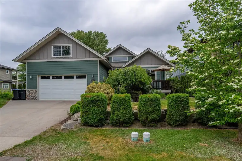 1545 JUDD ROAD - photo 2 of 36