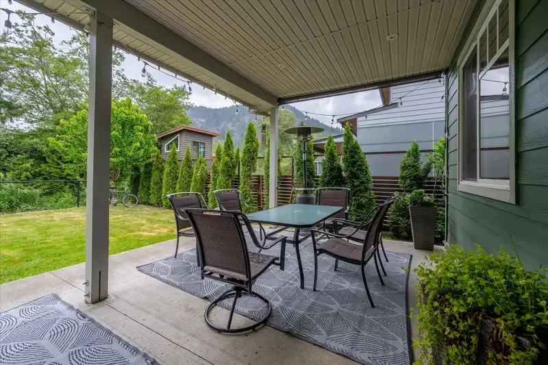 1545 JUDD ROAD - photo 3 of 36