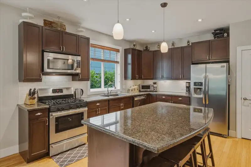 1545 JUDD ROAD - photo 4 of 36