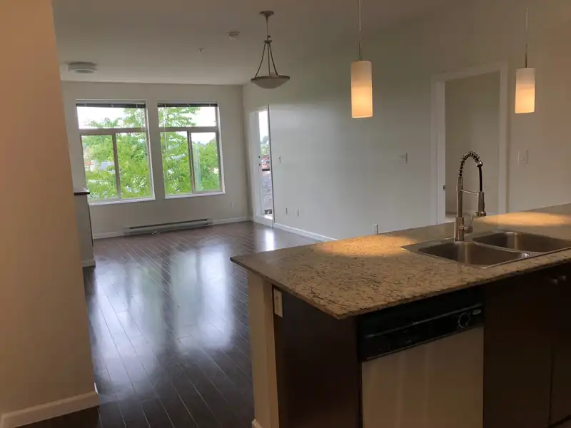 319 15322 101 AVENUE - photo 2 of 15