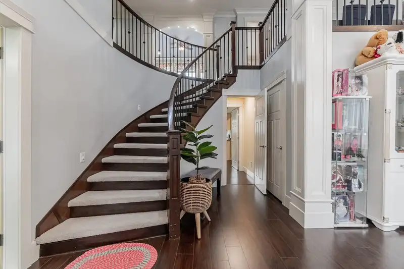 12812 64 AVENUE - photo 4 of 40