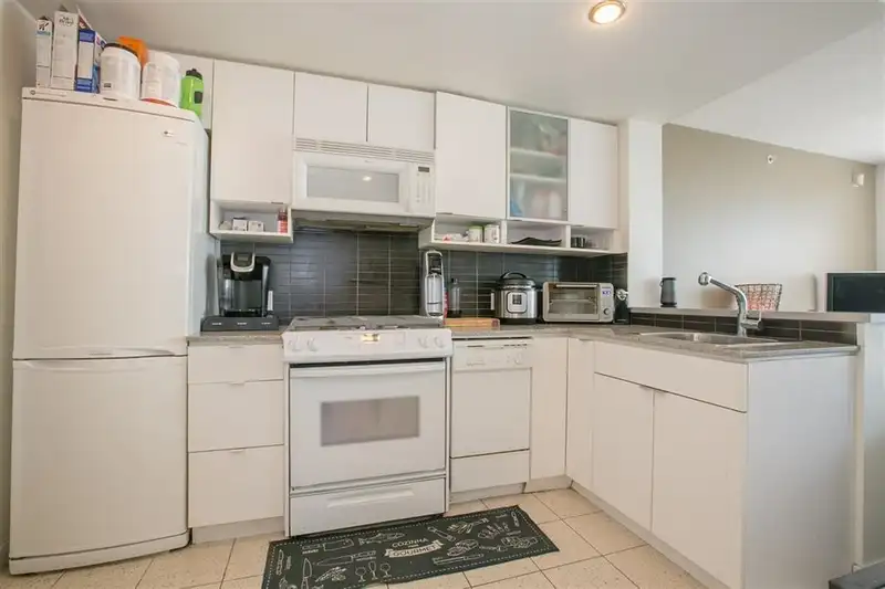 1201 928 BEATTY STREET - photo 2 of 11