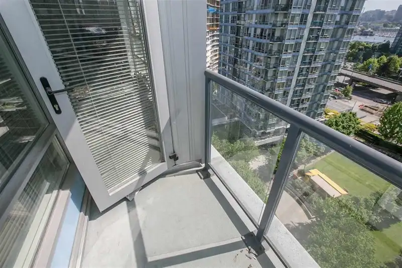 1201 928 BEATTY STREET - photo 4 of 11
