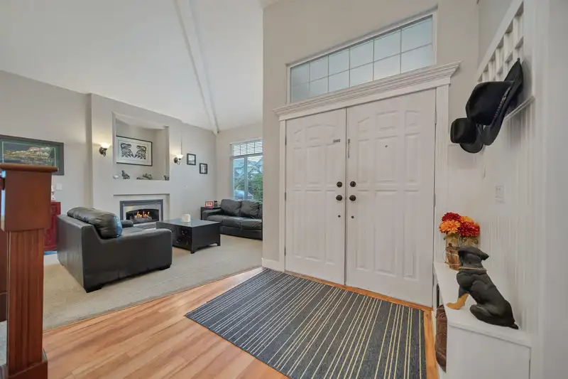 18419 68 AVENUE - photo 2 of 29
