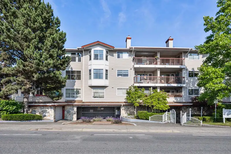 307 5776 200 STREET - photo 1 of 36