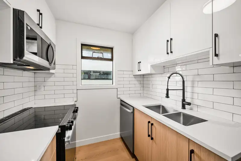 306 1526 GEORGE STREET - photo 1 of 39