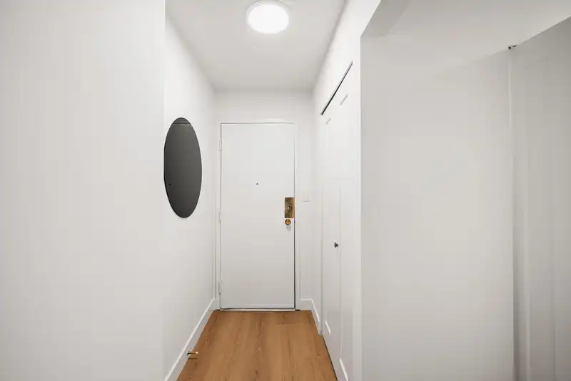 306 1526 GEORGE STREET - photo 2 of 39