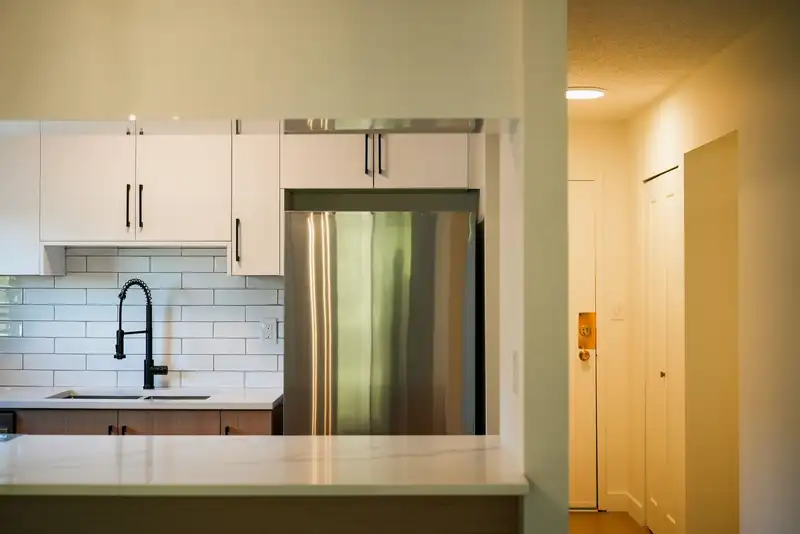 306 1526 GEORGE STREET - photo 3 of 39