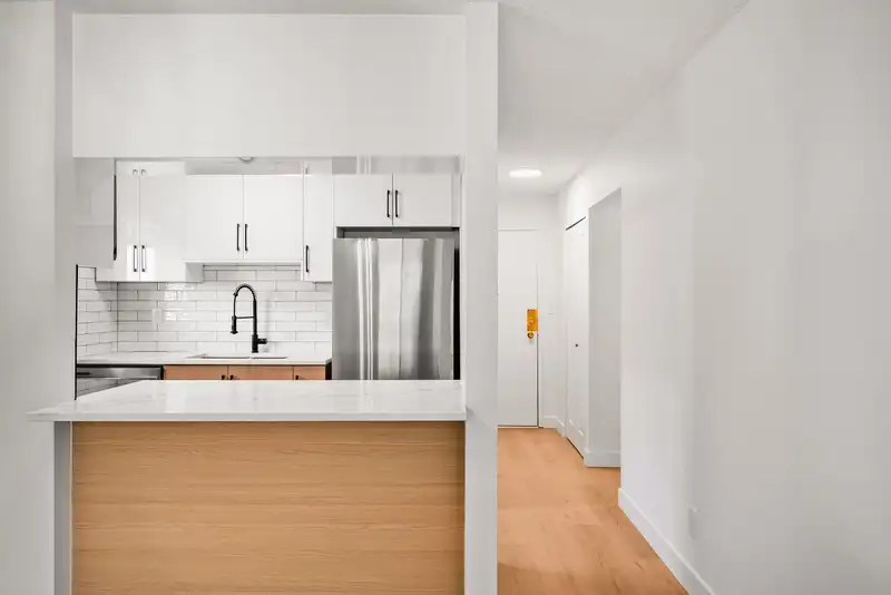 306 1526 GEORGE STREET - photo 4 of 39