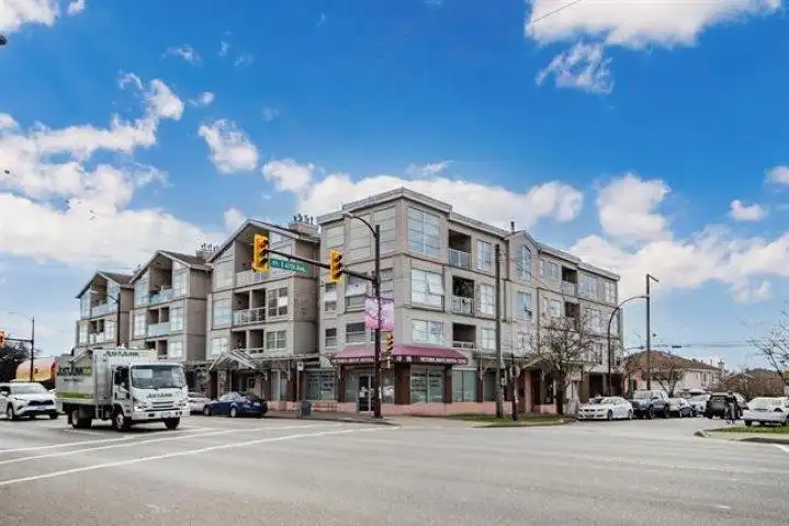 213 1958 E 47TH AVENUE - photo 1 of 23