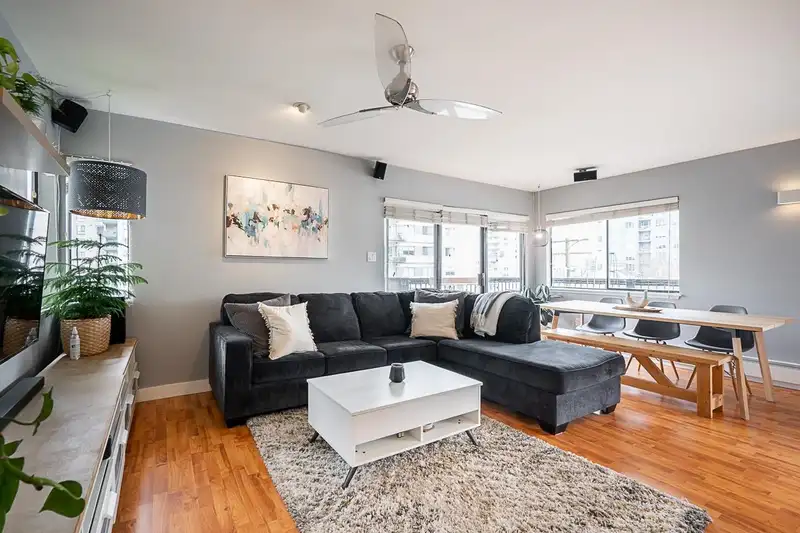309 410 AGNES STREET - photo 1 of 28