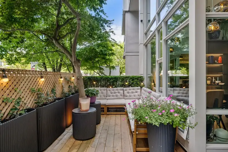 110 161 W GEORGIA STREET - photo 3 of 40