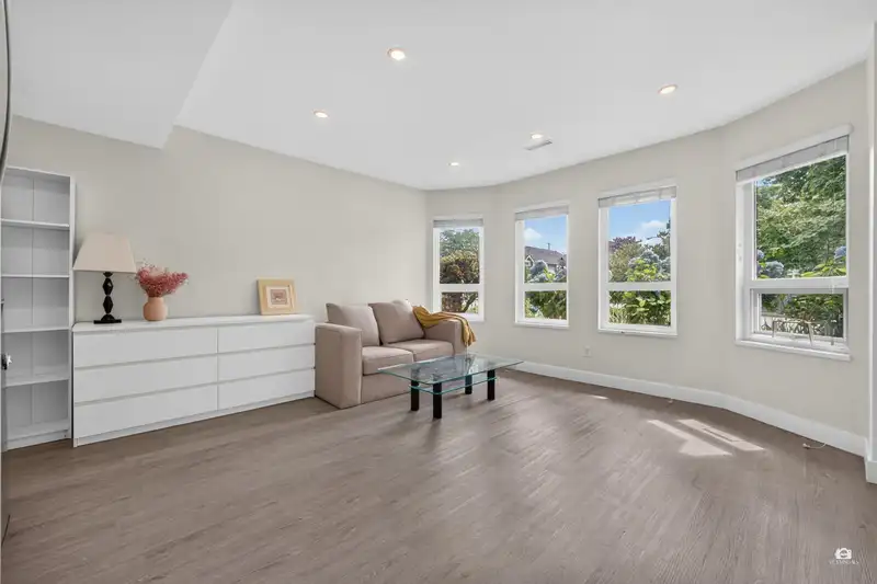 196 E 58TH AVENUE - photo 3 of 40