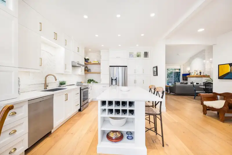 75 2533 152 STREET - photo 1 of 40