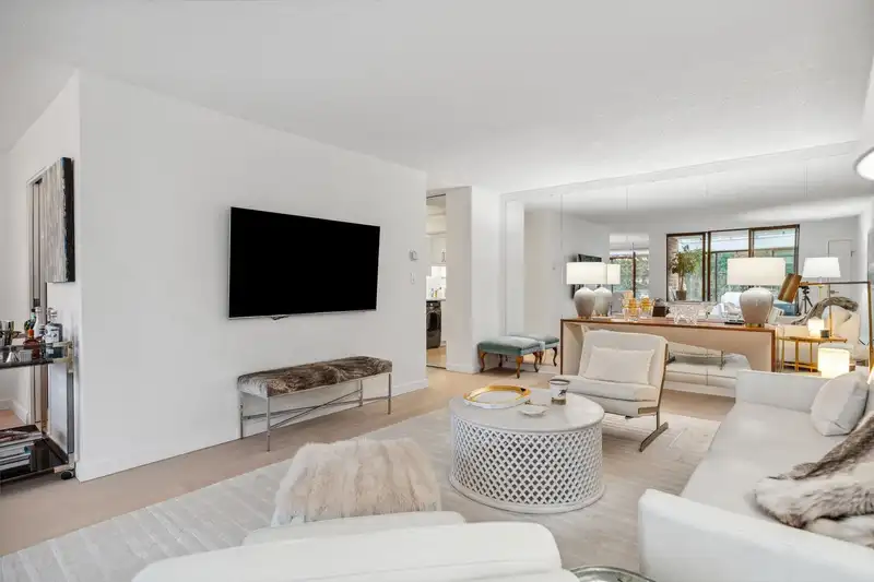 607 4101 YEW STREET - photo 3 of 30