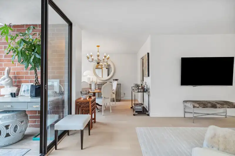 607 4101 YEW STREET - photo 4 of 30