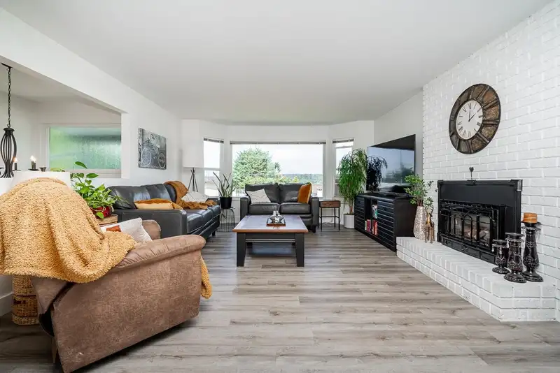 14144 77A AVENUE - photo 3 of 40