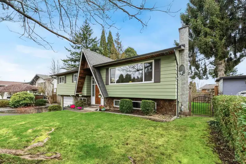 7084 PAPUC PLACE - photo 2 of 40