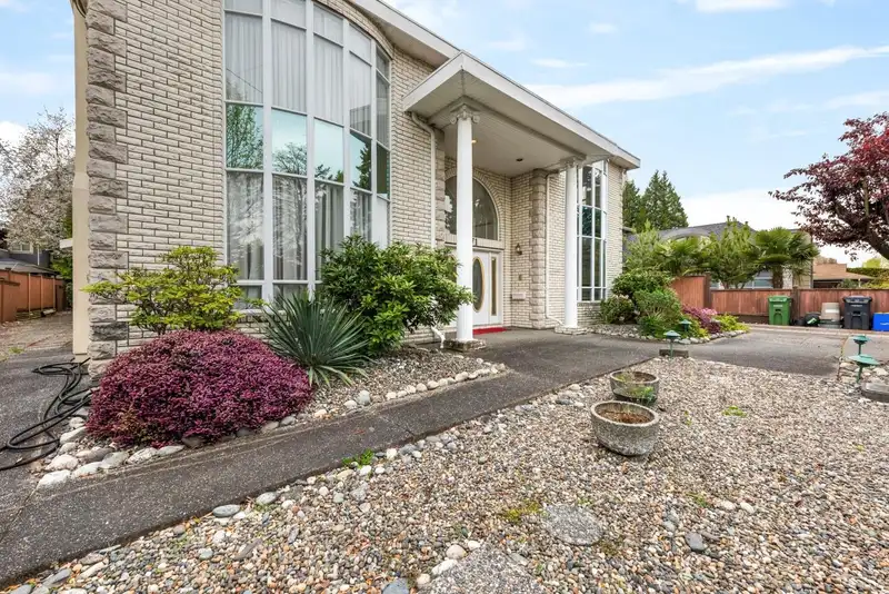 7471 LEDWAY ROAD - photo 3 of 40