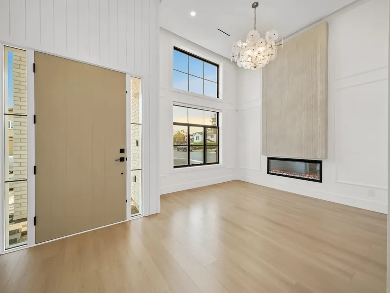 6067 44A AVENUE - photo 2 of 25