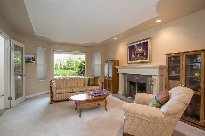 6540 GIBBONS DRIVE - photo 3 of 32