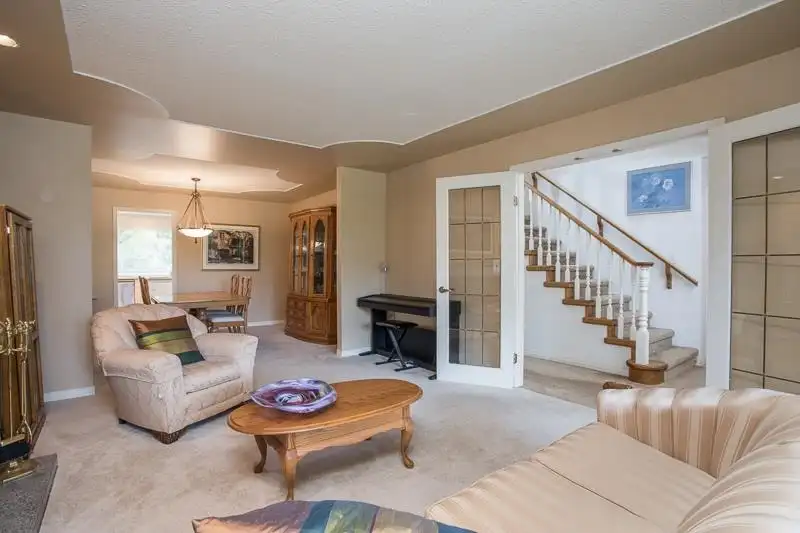 6540 GIBBONS DRIVE - photo 4 of 32