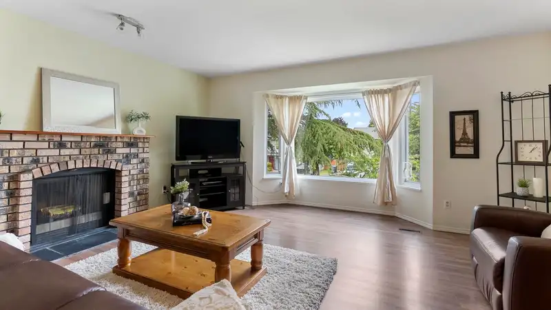 15252 97 AVENUE - photo 2 of 40