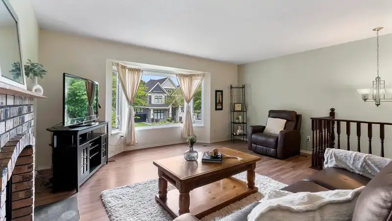 15252 97 AVENUE - photo 4 of 40