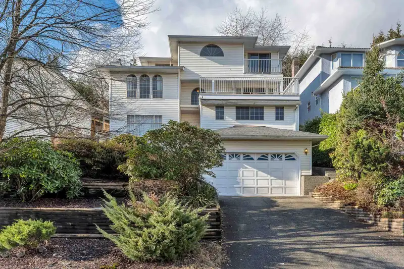 2225 KAPTEY AVENUE - photo 1 of 36