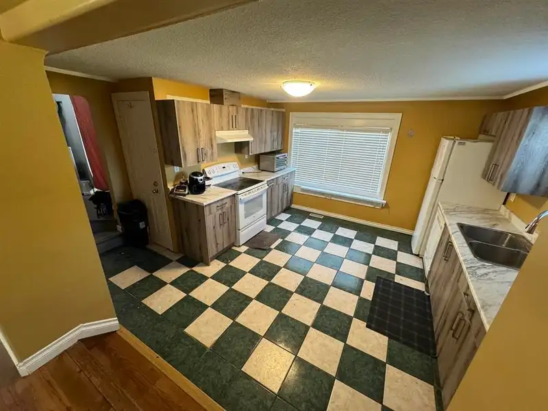46058 SECOND AVENUE - photo 4 of 22