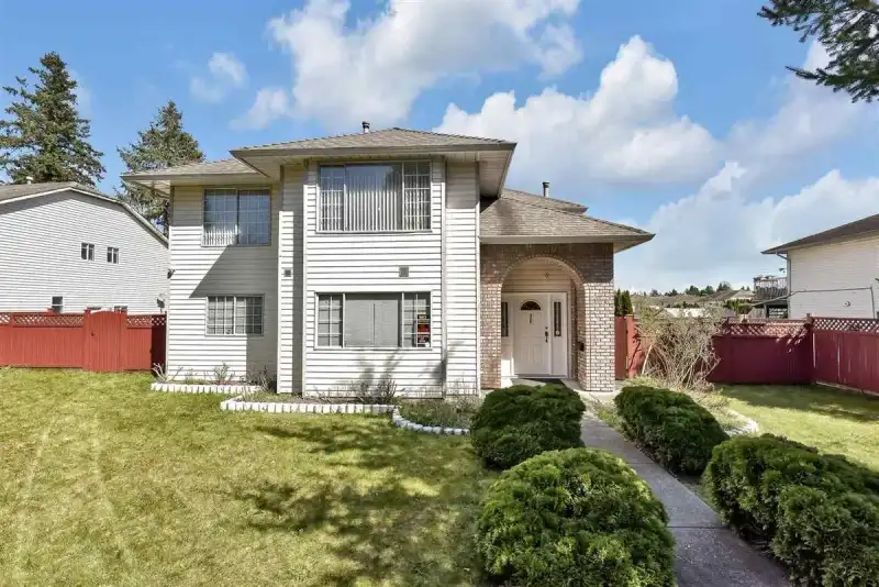 9256 152 STREET - photo 1 of 1