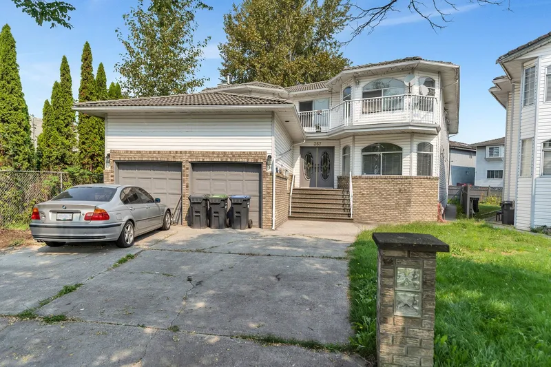 357 MCGILLIVRAY PLACE - photo 2 of 21