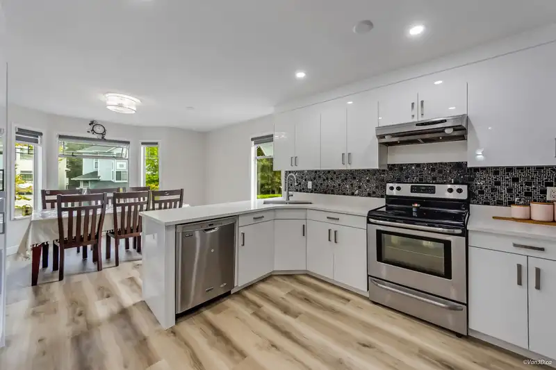 1 15550 89 AVENUE - photo 1 of 26