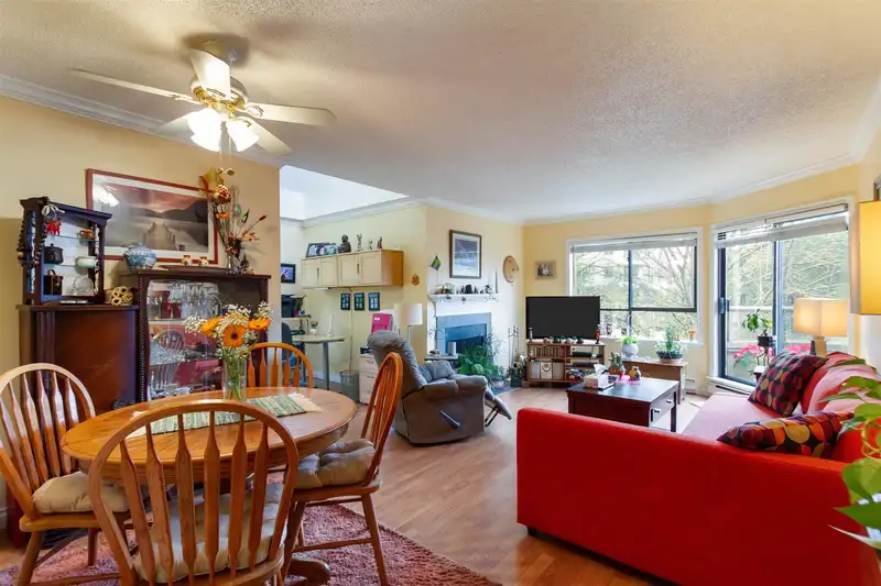 301 1690 AUGUSTA AVENUE - photo 3 of 19