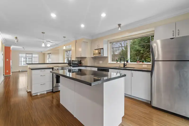 17 15155 62A AVENUE - photo 3 of 34