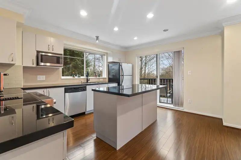 17 15155 62A AVENUE - photo 4 of 34