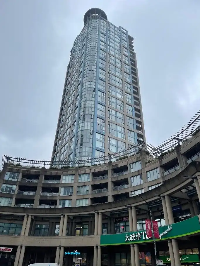 1904 183 KEEFER PLACE - photo 1 of 9