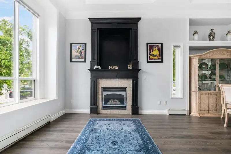 12575 70 AVENUE - photo 2 of 35