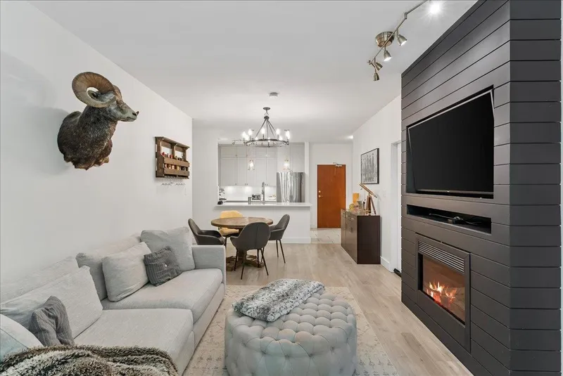 106 200 CAPILANO ROAD - photo 3 of 25