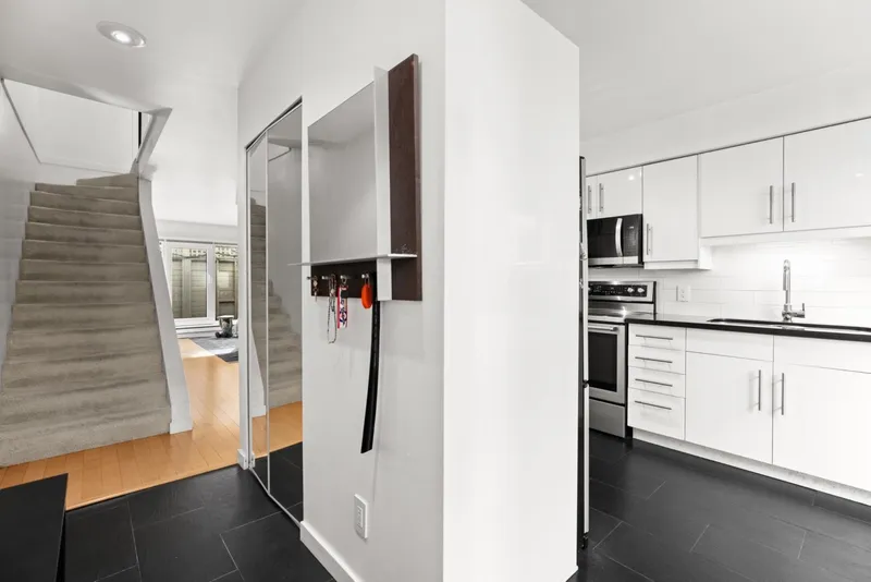 1286 W 7TH AVENUE - photo 2 of 25