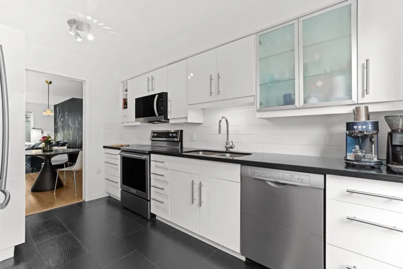 1286 W 7TH AVENUE - photo 4 of 25