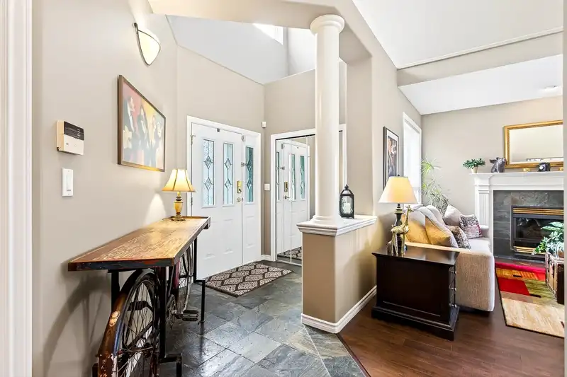 112 678 CITADEL DRIVE - photo 4 of 40