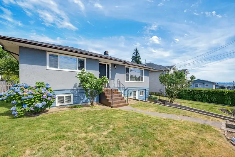 273 BURNS STREET - photo 1 of 29