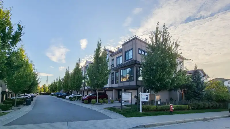 29 100 WOOD STREET - photo 2 of 30