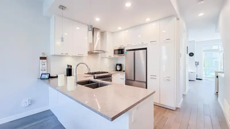 29 100 WOOD STREET - photo 4 of 30