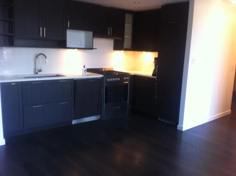 603 5665 BOUNDARY ROAD - photo 2 of 7